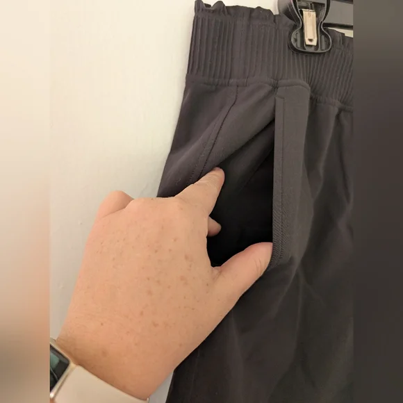 Lululemon Stretch Woven Ruffle-Waist High-Rise Short 9" - Picture 5 of 8